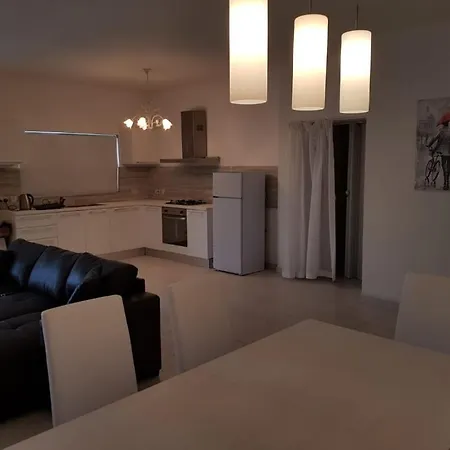 Twenty-seven Apartament Naxxar